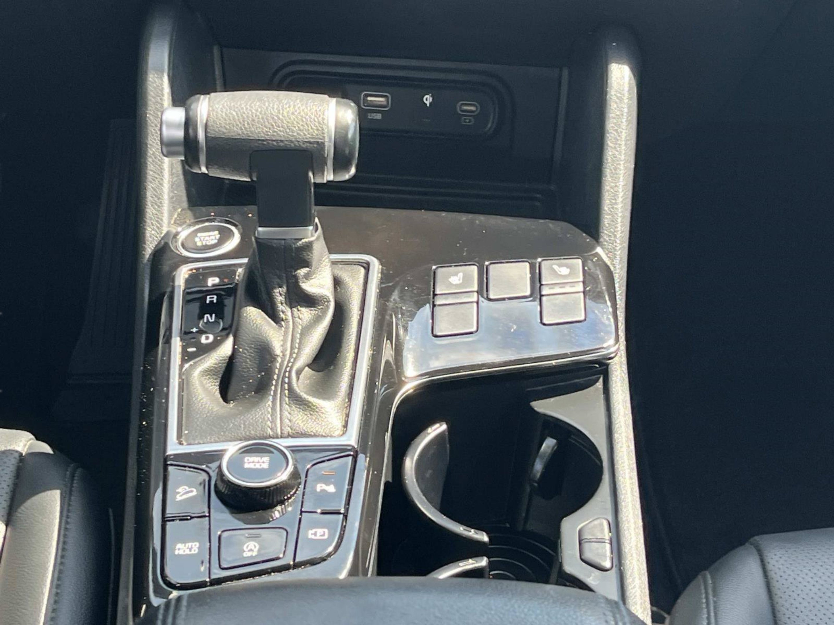 Used 2024 Gravity Gray Kia EX image 13