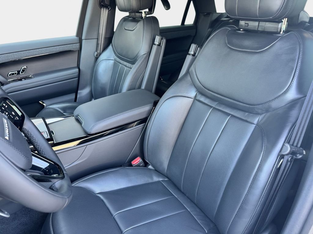 New 2026 Fuji White LAND ROVER Dynamic SE image 14
