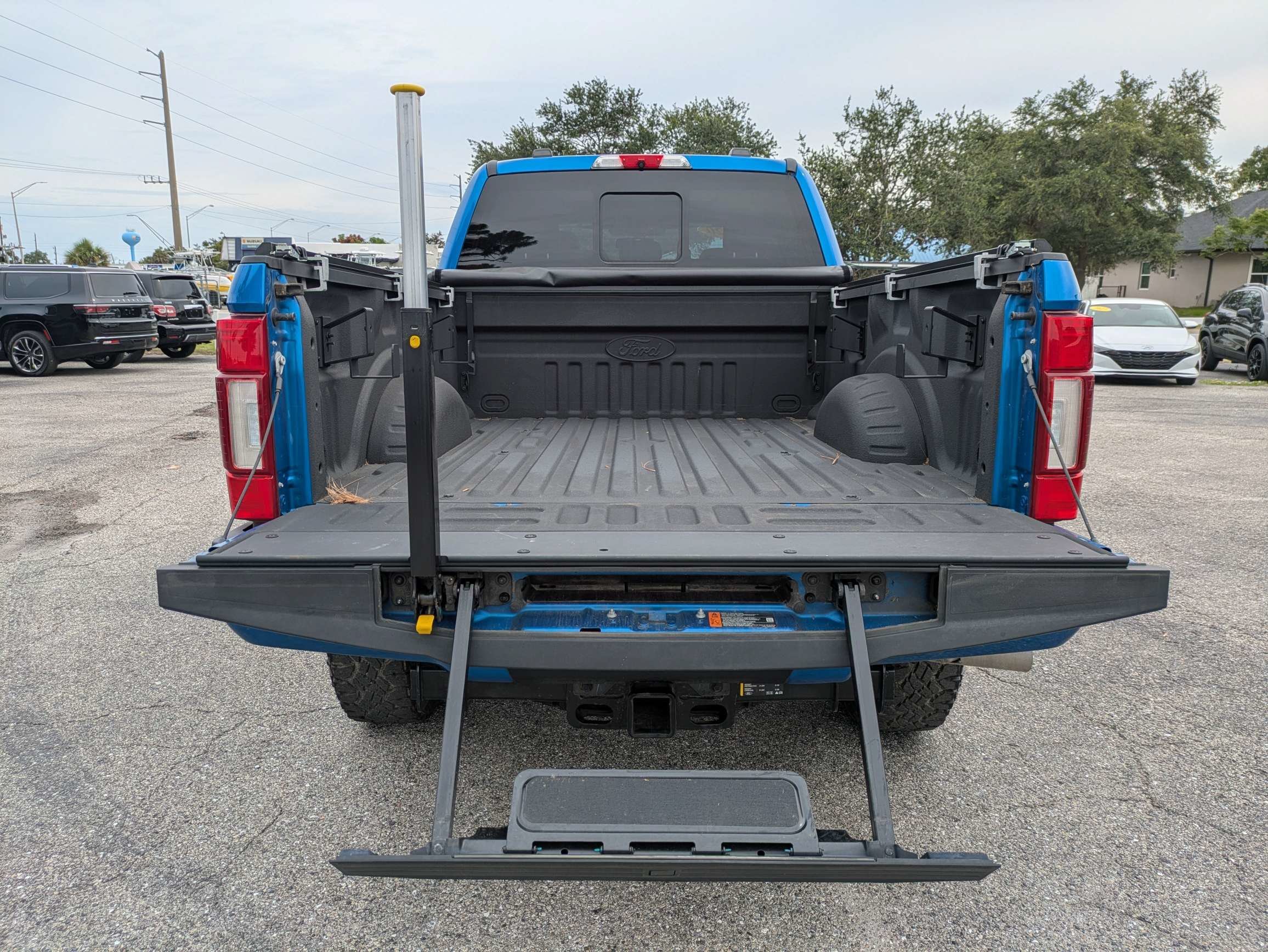 Used 2020 Velocity Blue Metallic Ford LARIAT image 17