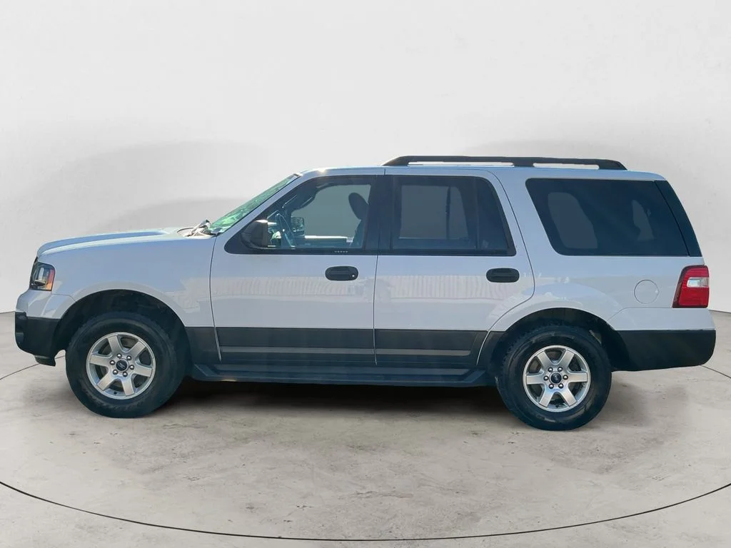 Used 2016 White Ford XL image 8