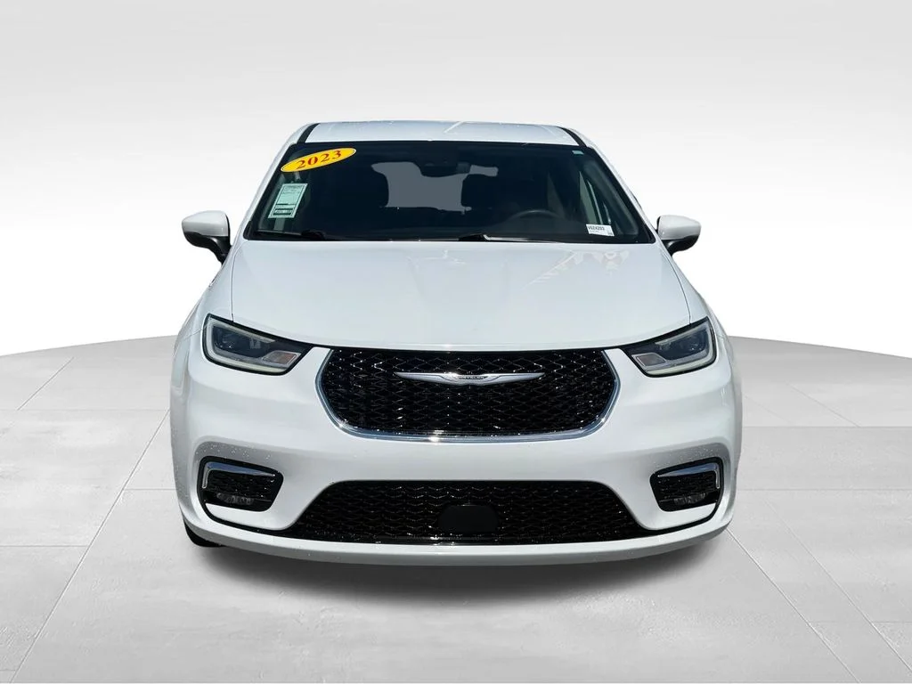 Used 2023 White Chrysler Touring L image 27