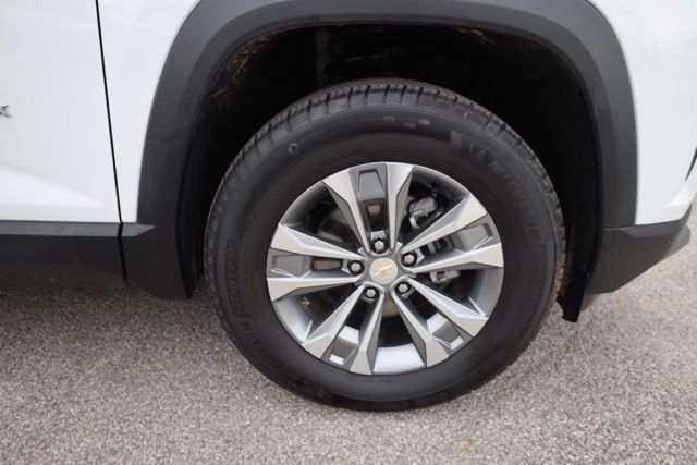 Used 2025 White Chevrolet LT image 15