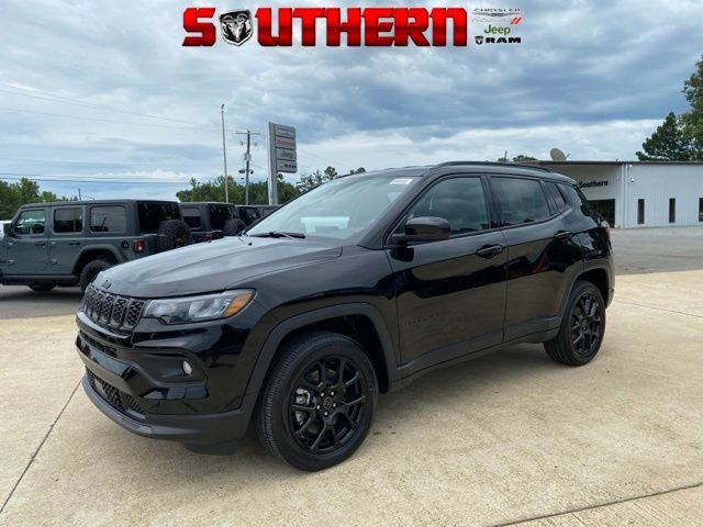 New 2026 Diamond Black Crystal Pearl-Coat Exterior Paint Jeep Latitude image 1