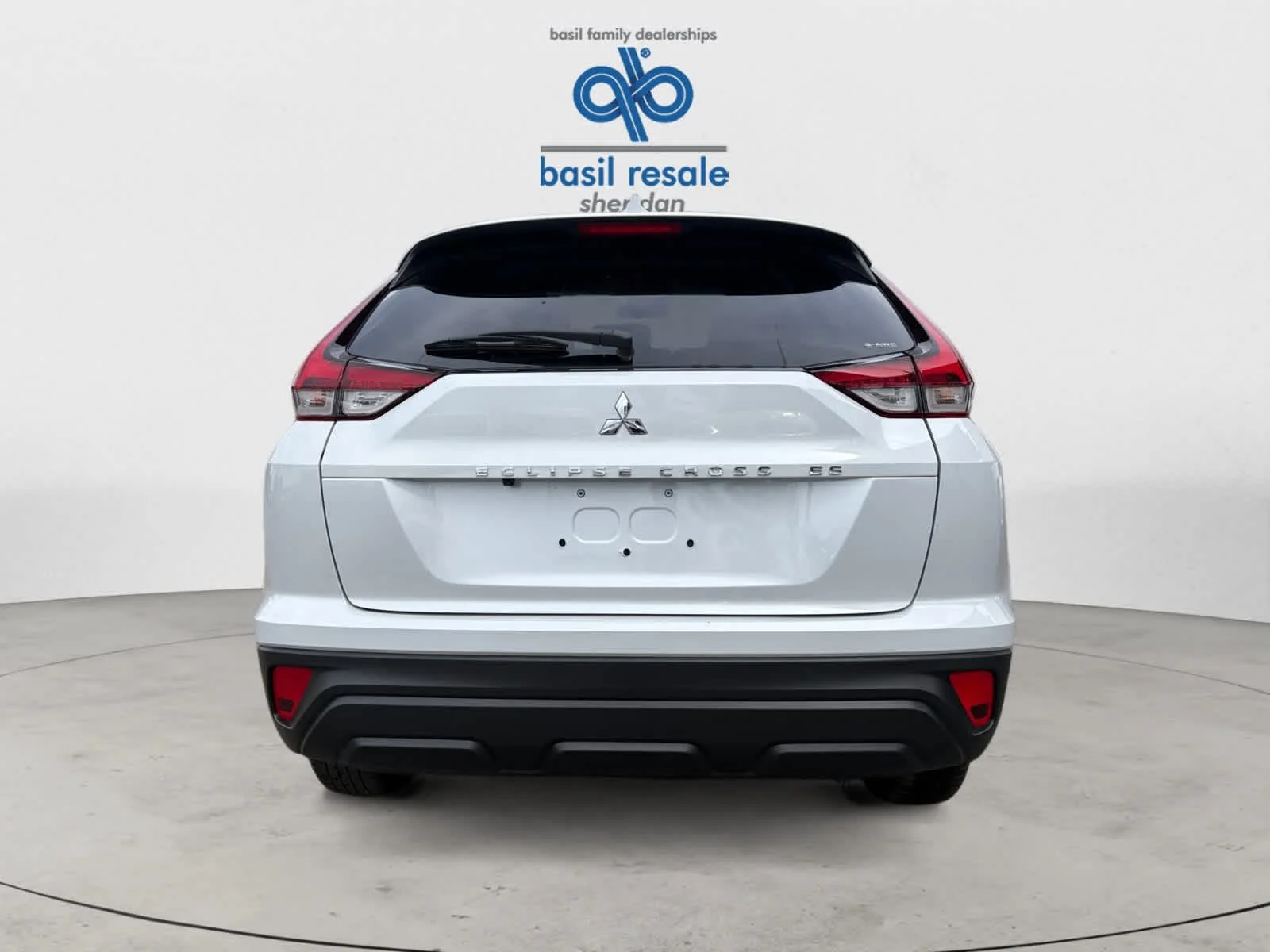 Used 2025 White Diamond Mitsubishi ES image 5