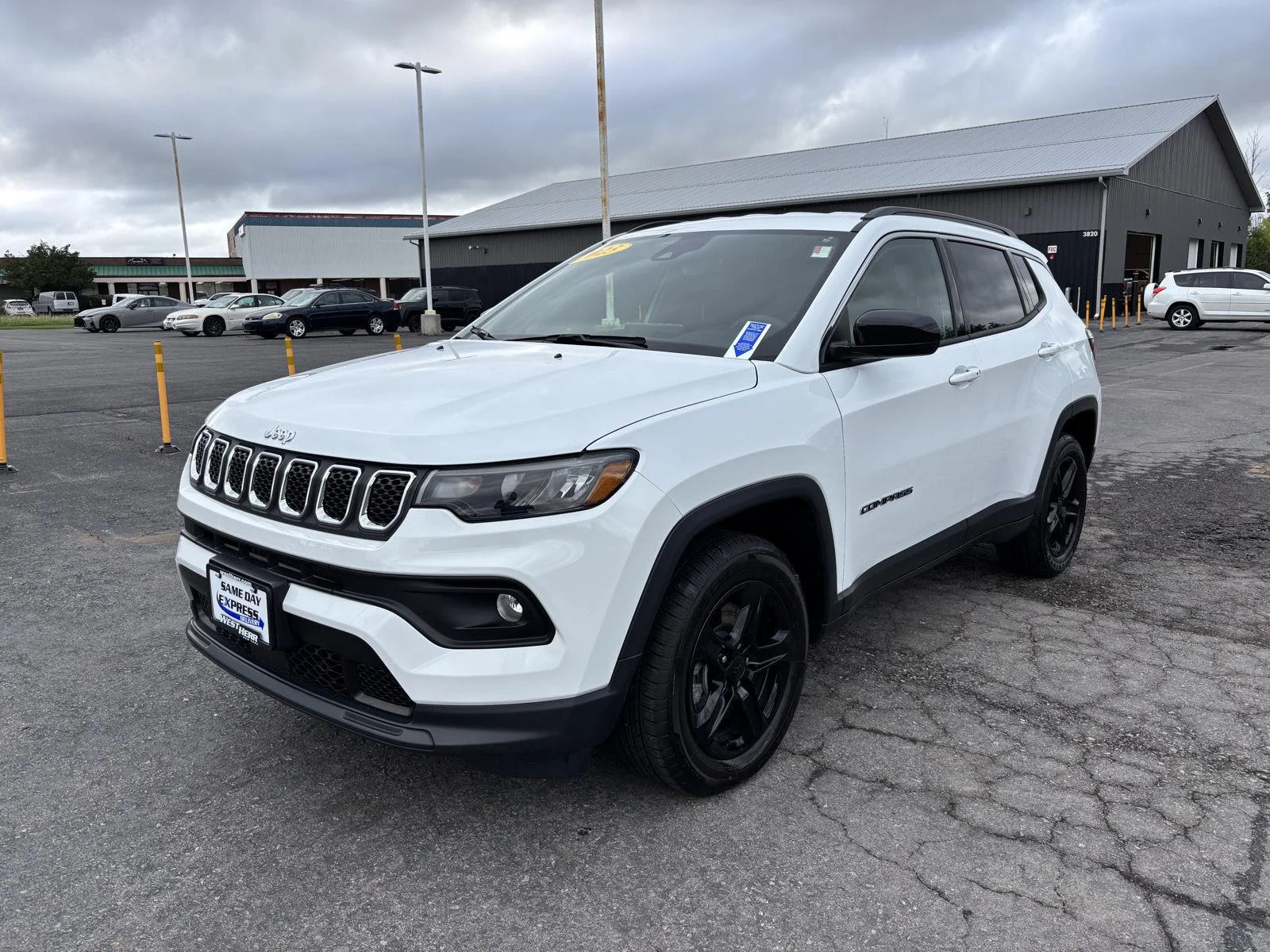 Used 2023 Bright White Clearcoat Jeep Latitude image 3