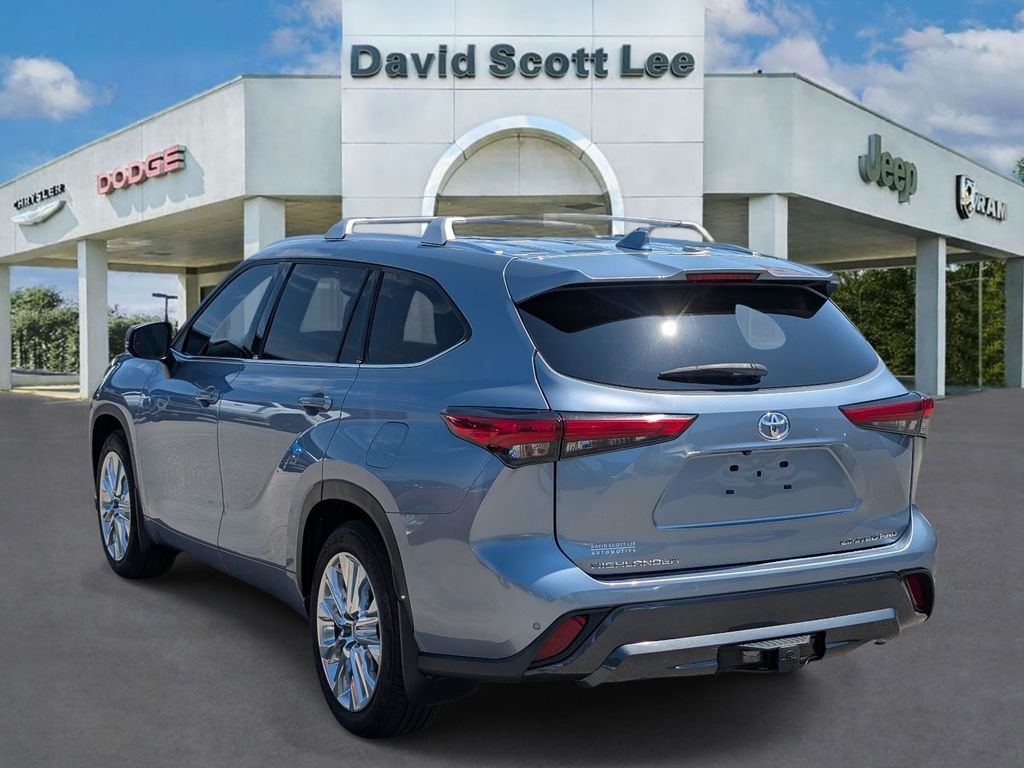 Used 2023  Toyota Limited image 8