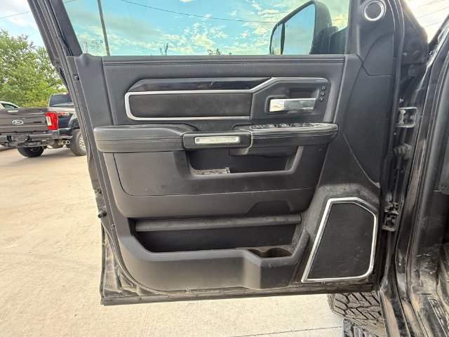 Used 2019 Diamond Black Crystal Pearlcoat Ram Laramie image 21