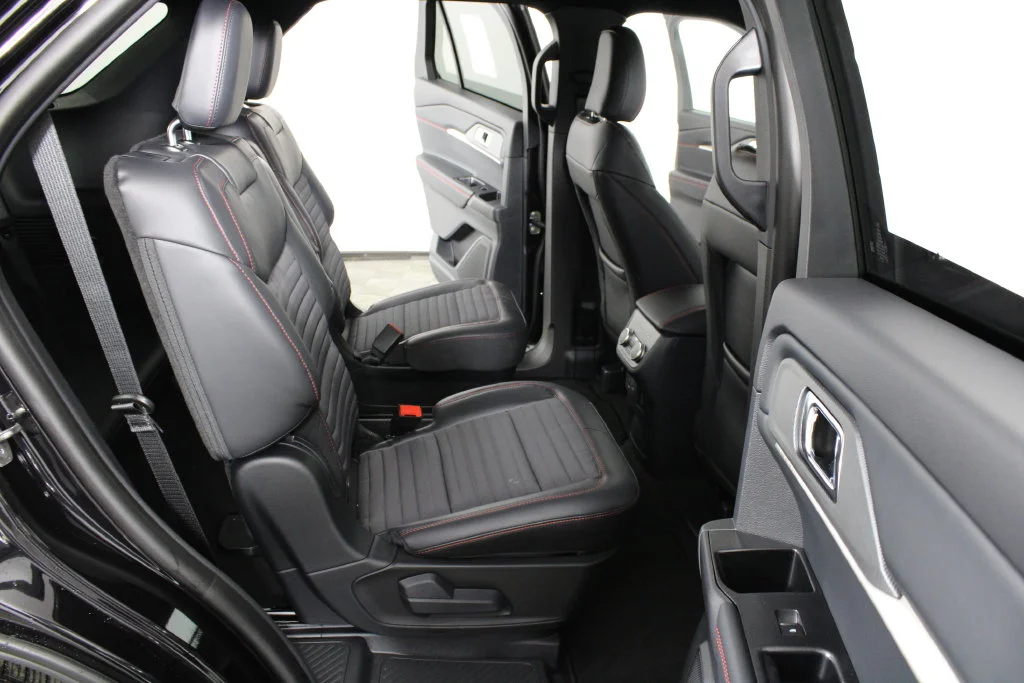 New 2027 Agate Black Metallic Ford ST-Line image 14