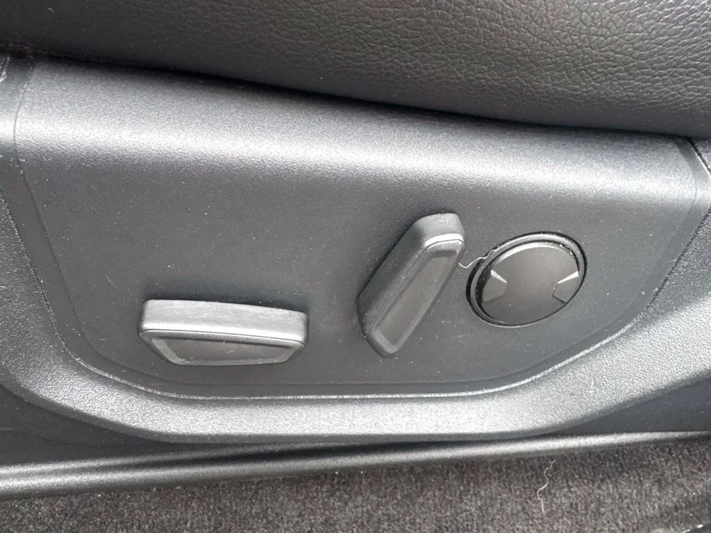 Certified Used 2020 Magnetic Metallic Ford Lariat image 14