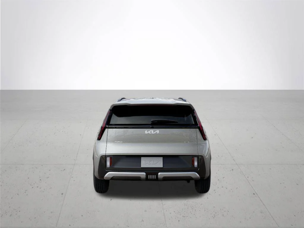 New 2027 Ivory Silver Kia S image 5
