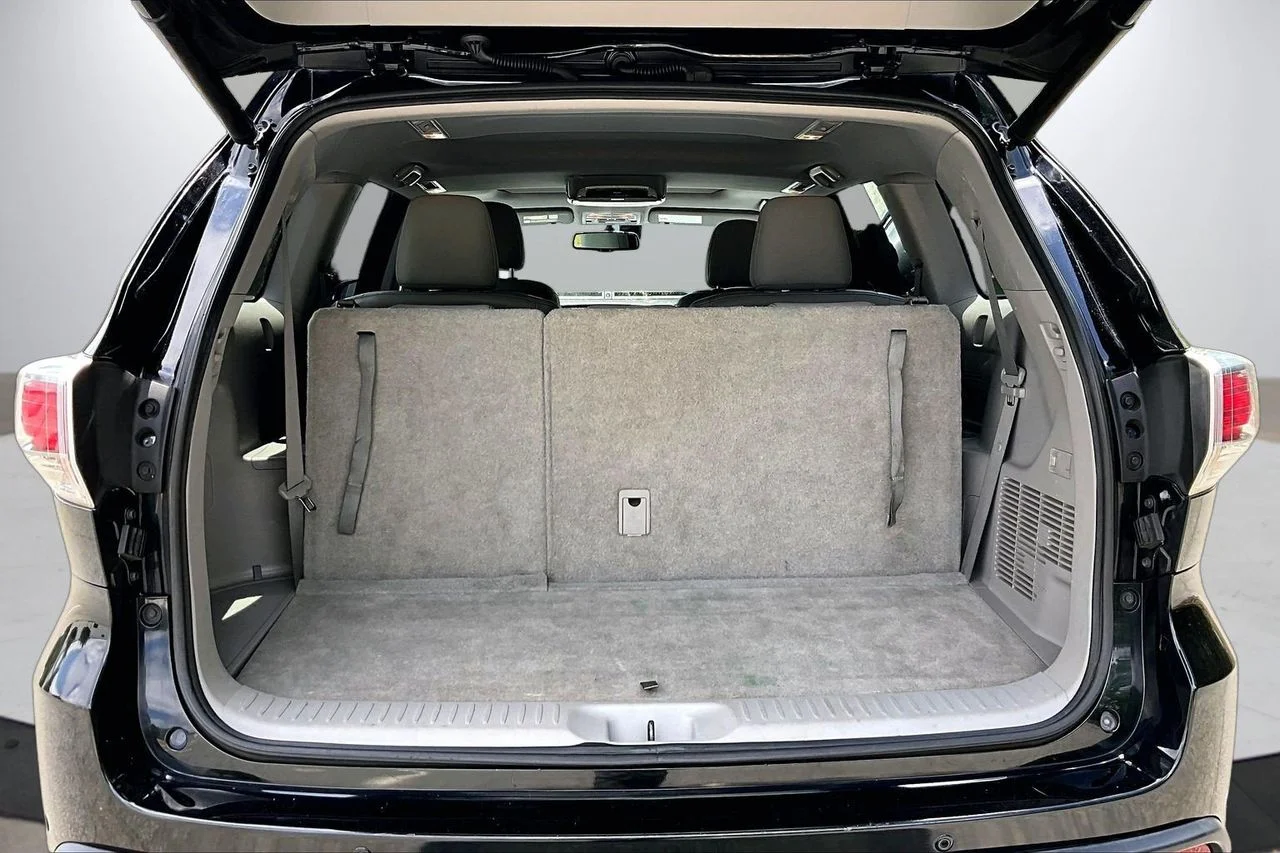 Used 2015 Black Toyota Limited image 27