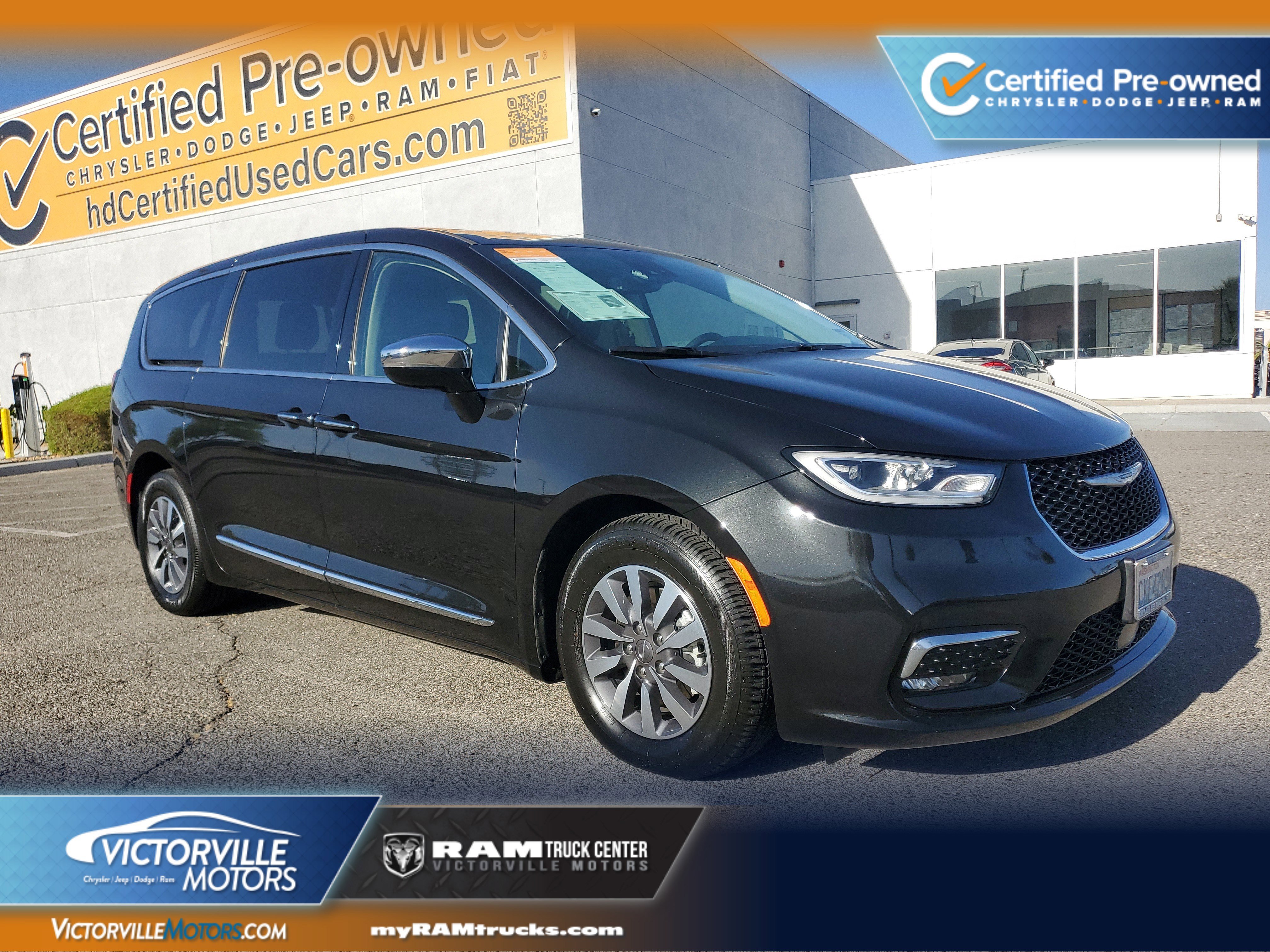 2023 Chrysler Pacifica Hybrid Limited Hybrid's photo