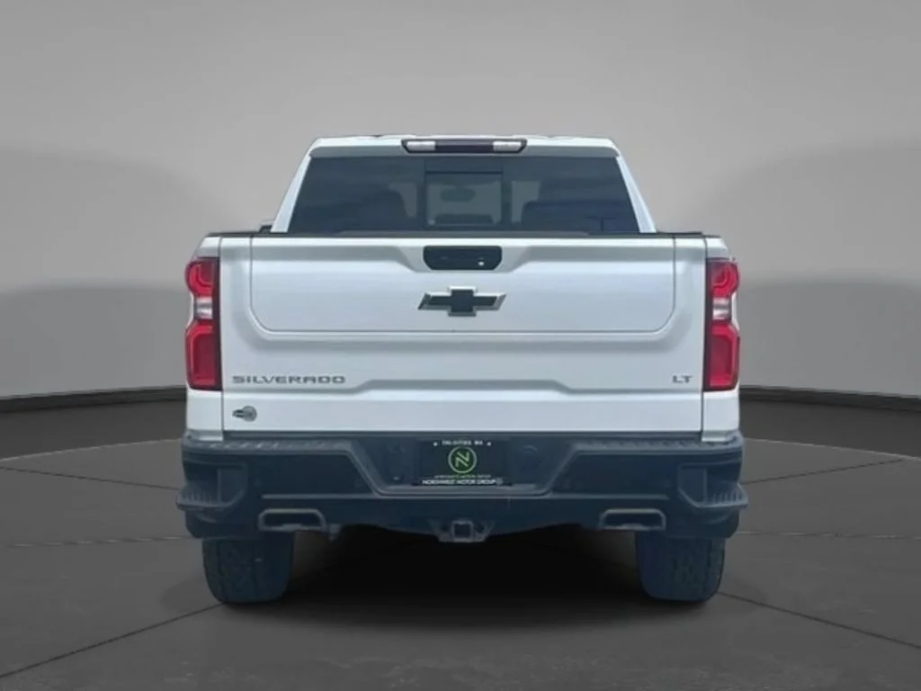 Used 2021 Iridescent Pearl Tricoat Chevrolet LT Trail Boss image 8