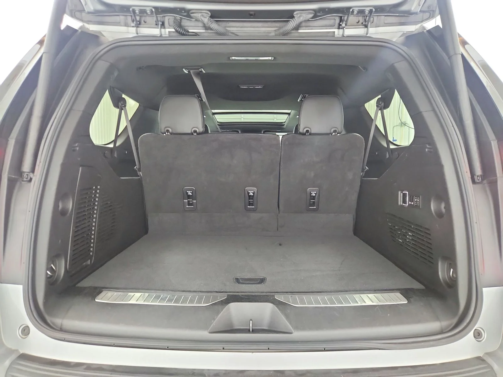 Used 2023 Sterling Metallic GMC Denali image 40