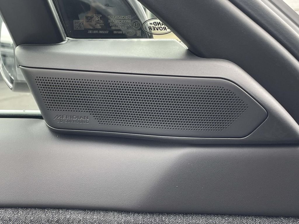 New 2026 Fuji White Land Rover Dynamic SE image 32