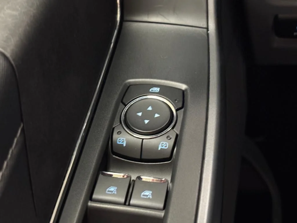 Used 2025 Silver Ford XLT image 23