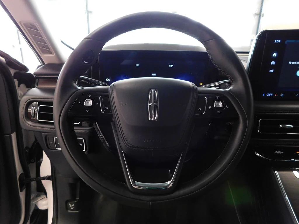 Used 2025 Pristine White Lincoln Reserve image 23