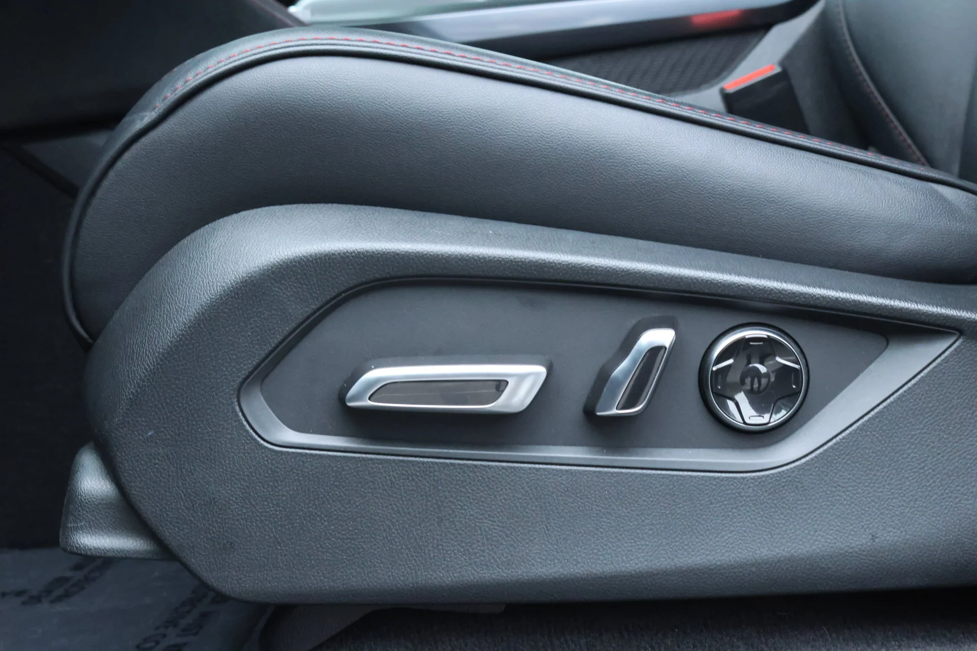 2025 Acura MDX A-Spec Package - Photo 44