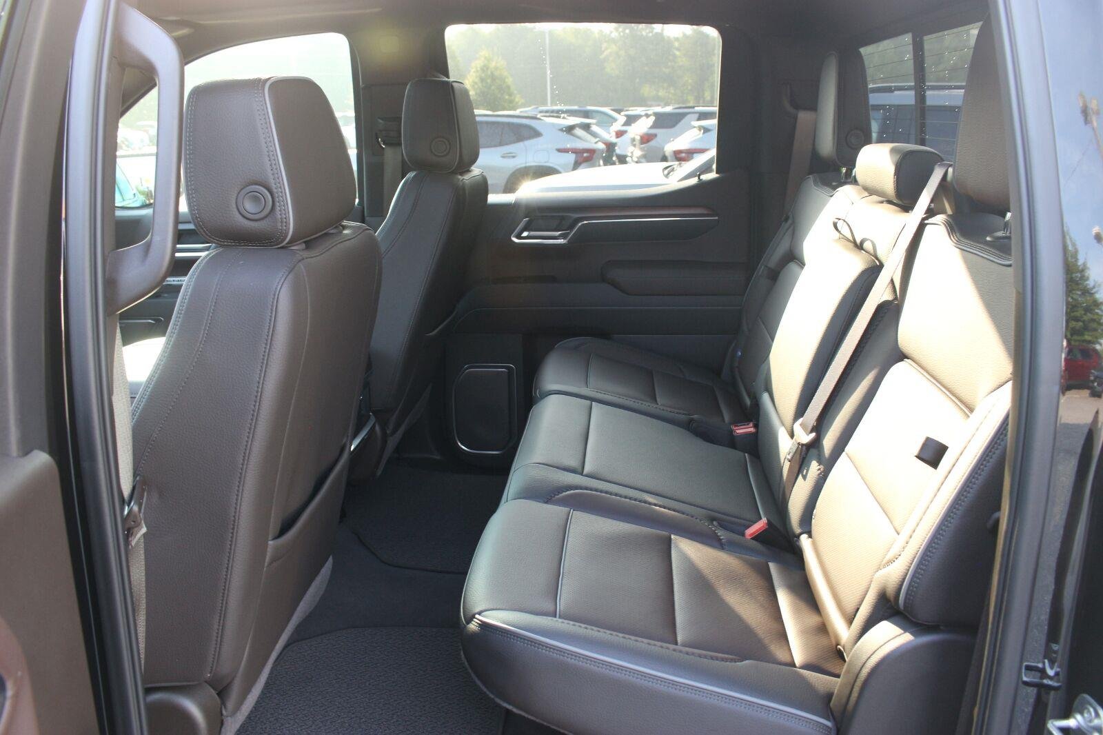 Used 2025 Onyx Black GMC Denali image 32