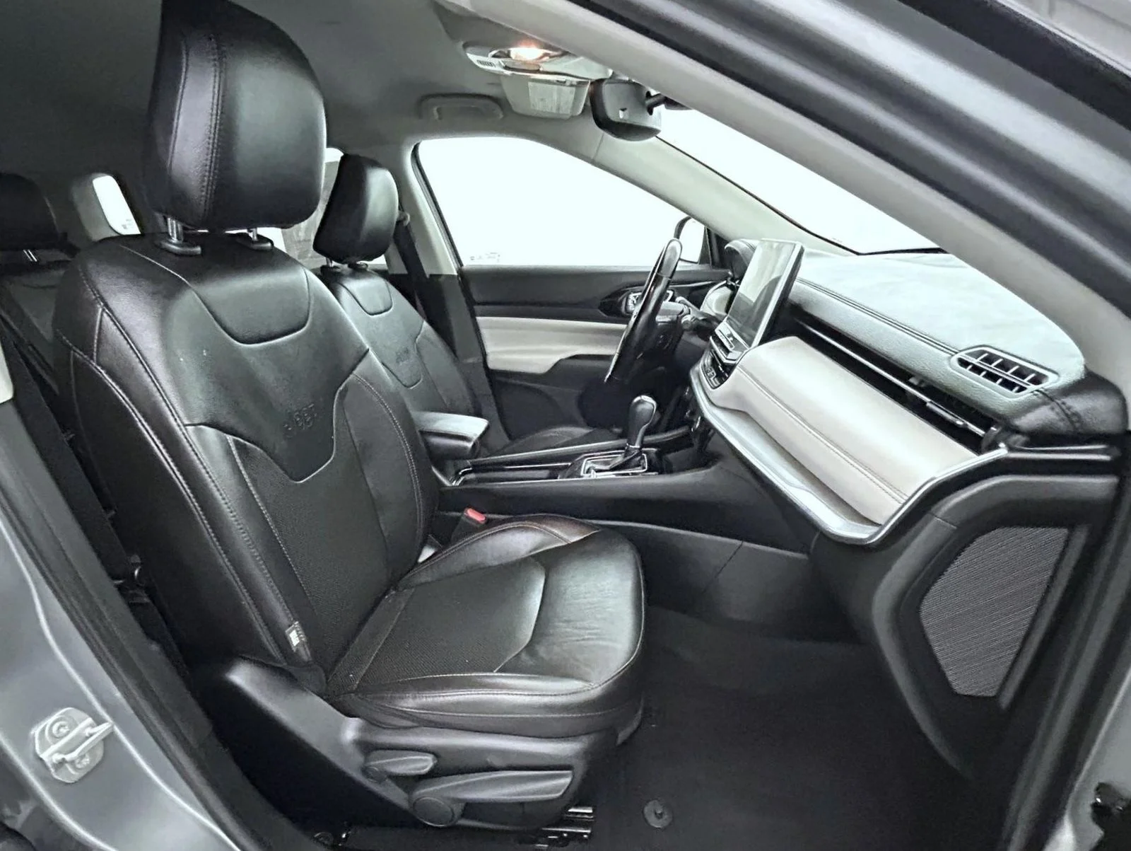 Used 2022 Silver Jeep Limited image 15