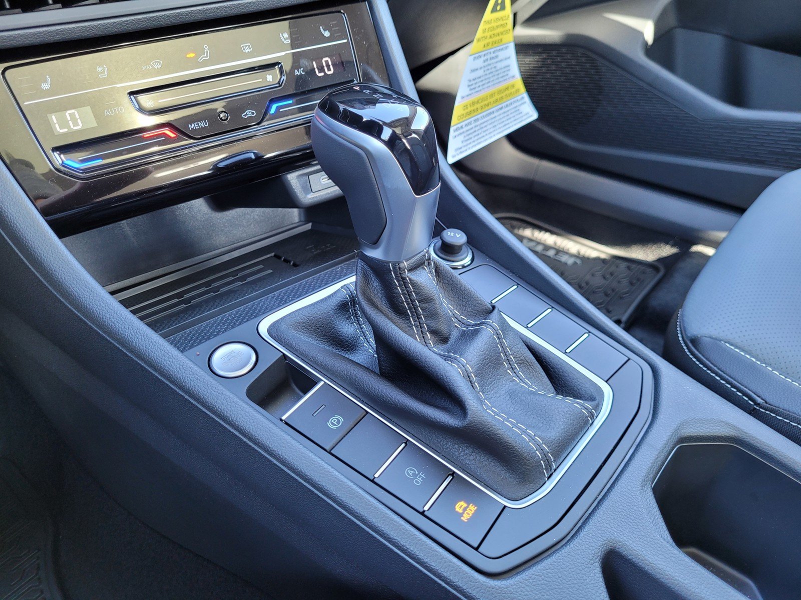2025 Volkswagen Jetta SEL - Photo 12