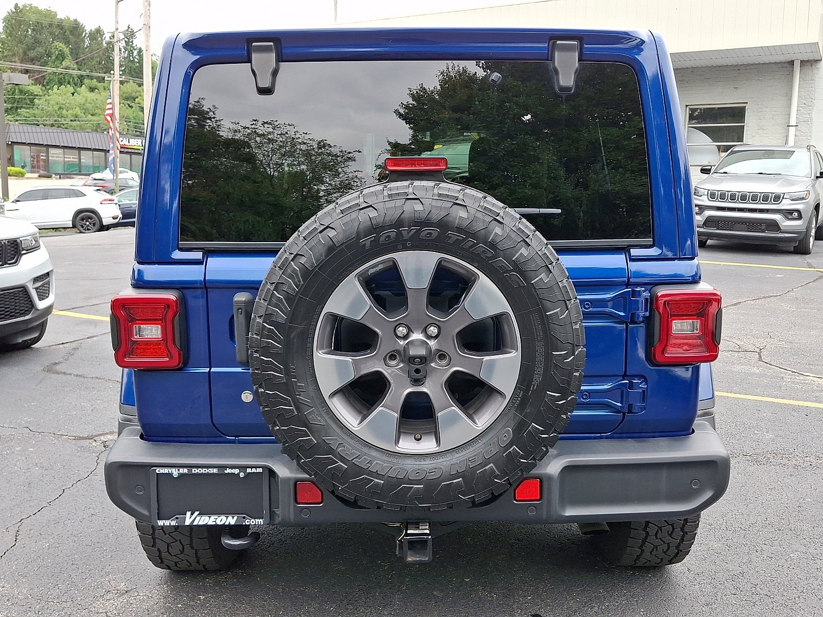 Certified Used 2019 Ocean Blue Metallic Clearcoat Jeep Sahara image 5