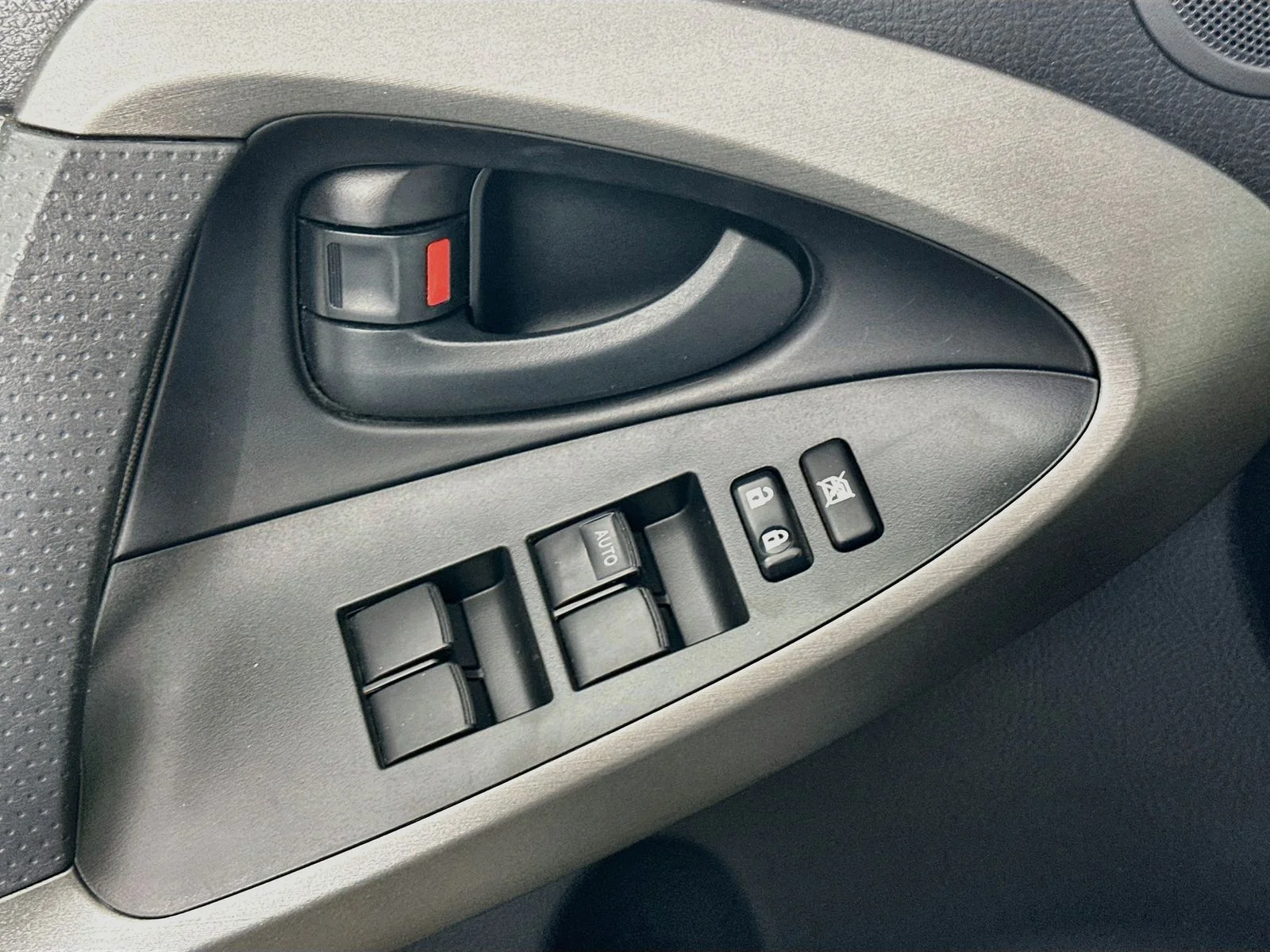 Used 2009 Pacific Blue Metallic Toyota Base image 16