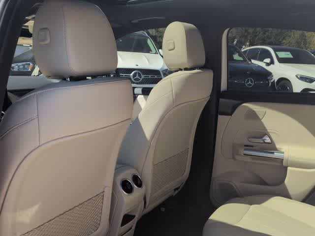 New 2026 Polar White Mercedes-Benz GLA 250 image 19