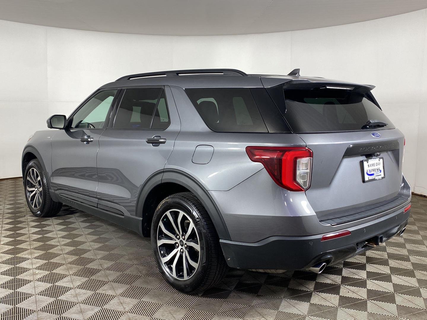 Used 2022 Gray Metallic Ford ST-Line image 6