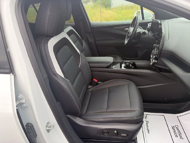 Used 2024 Summit White Chevrolet LT image 10