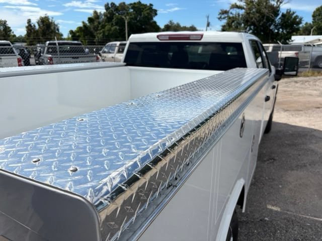 New 2026 Summit White Chevrolet WT image 10
