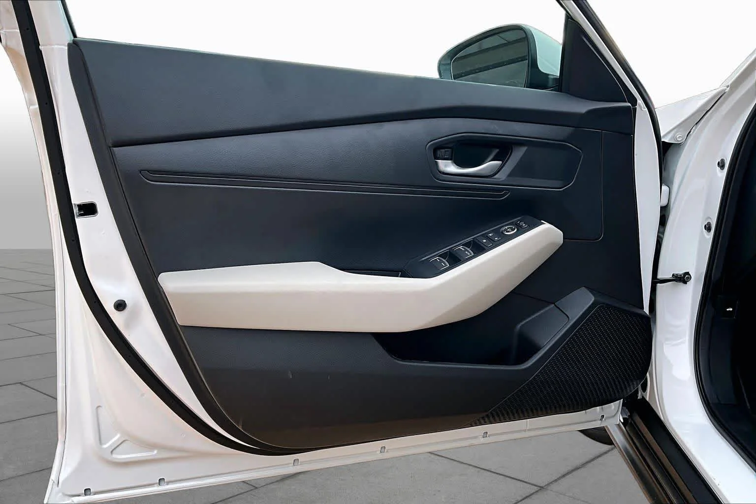 New 2026 Platinum White Pearl Honda LX image 9