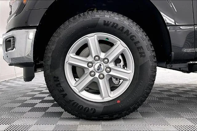 New 2026 Agate Black Metallic Ford XLT image 13