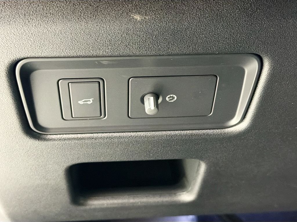 New 2026 Fuji White Land Rover S image 10