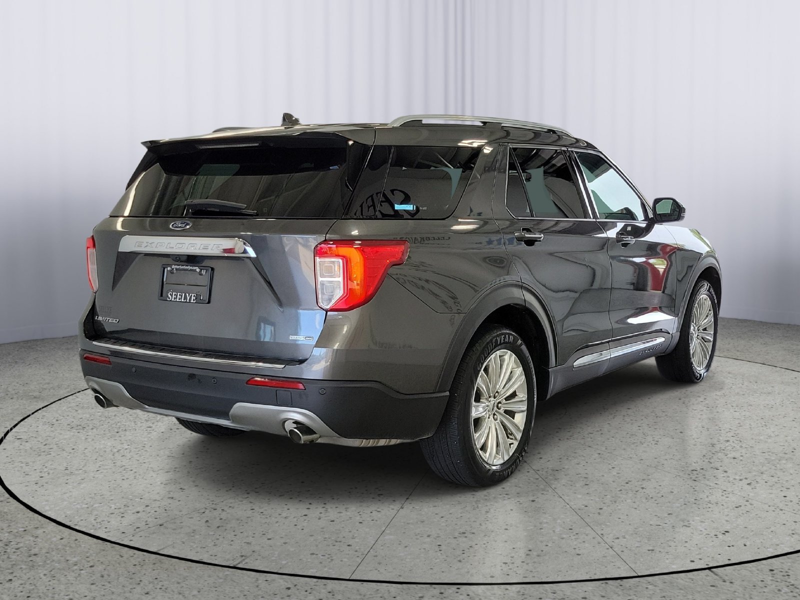 Used 2020 Gray Ford Limited image 2