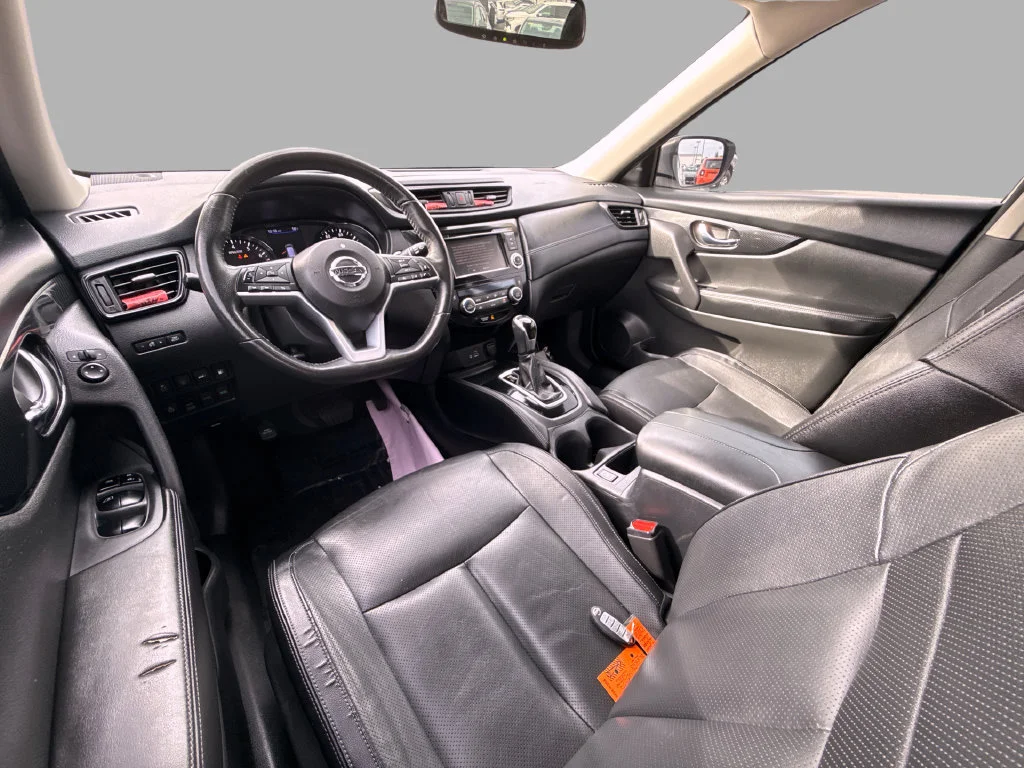 Used 2018 White Nissan SL image 14