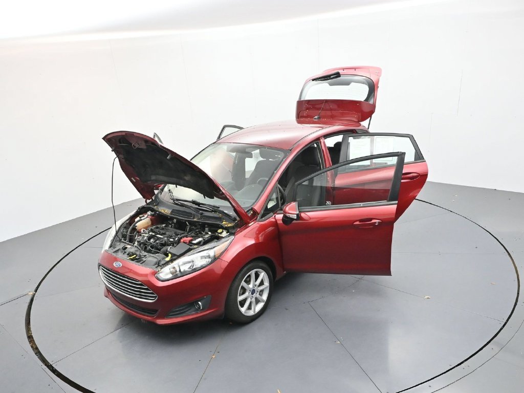 Used 2015 Red Ford SE image 25