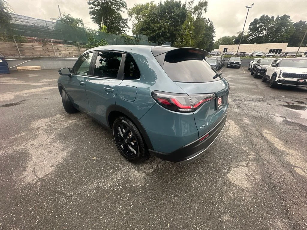 Used 2024  Honda Sport image 4