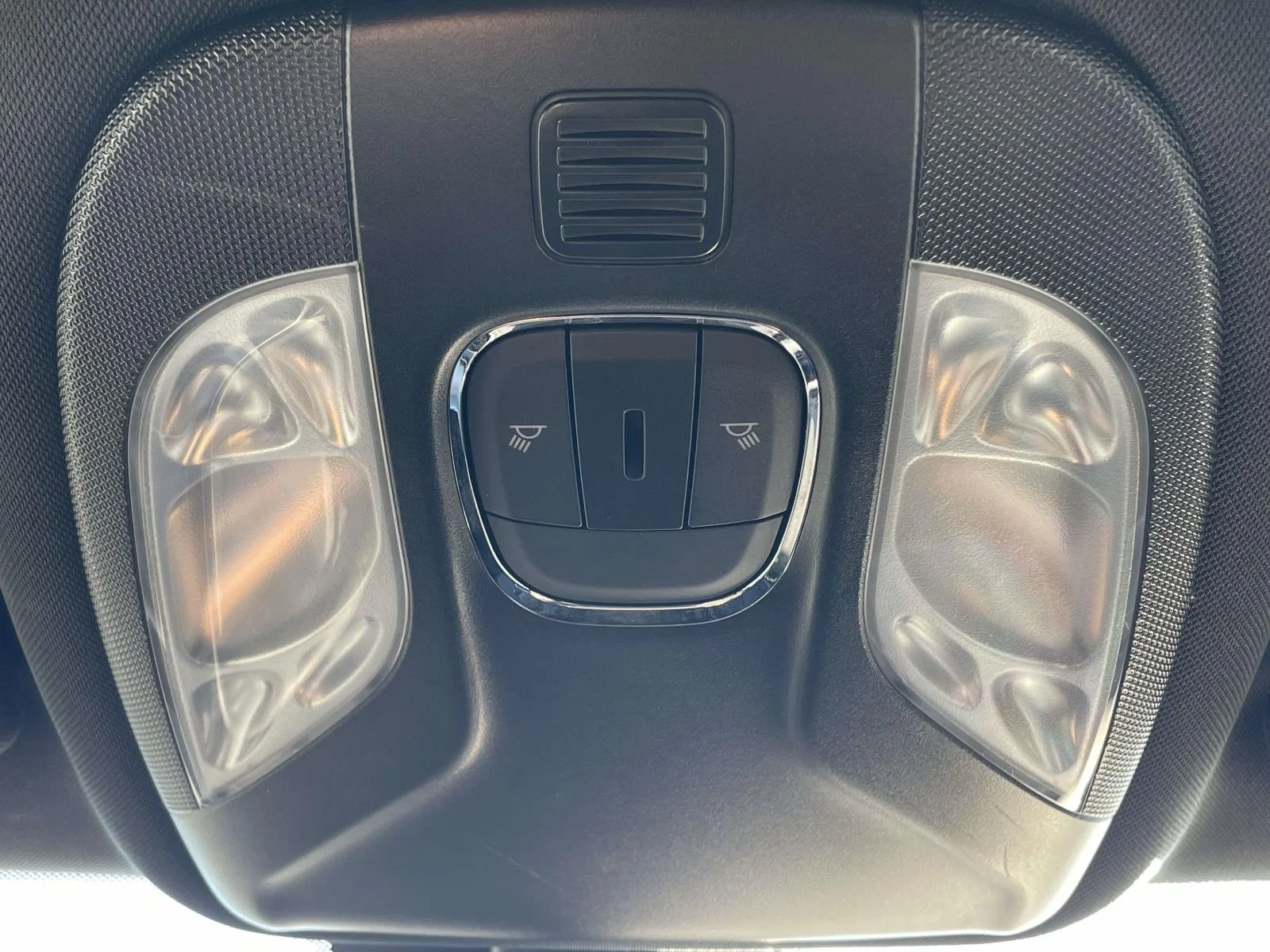 Used 2025 Red Hot Pearlcoat Jeep Limited image 22