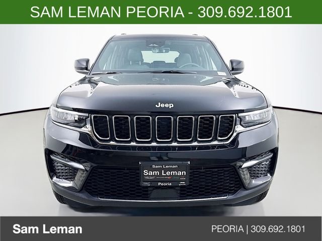 New 2026 Diamond Black Crystal Pearlcoat Jeep Laredo X image 2