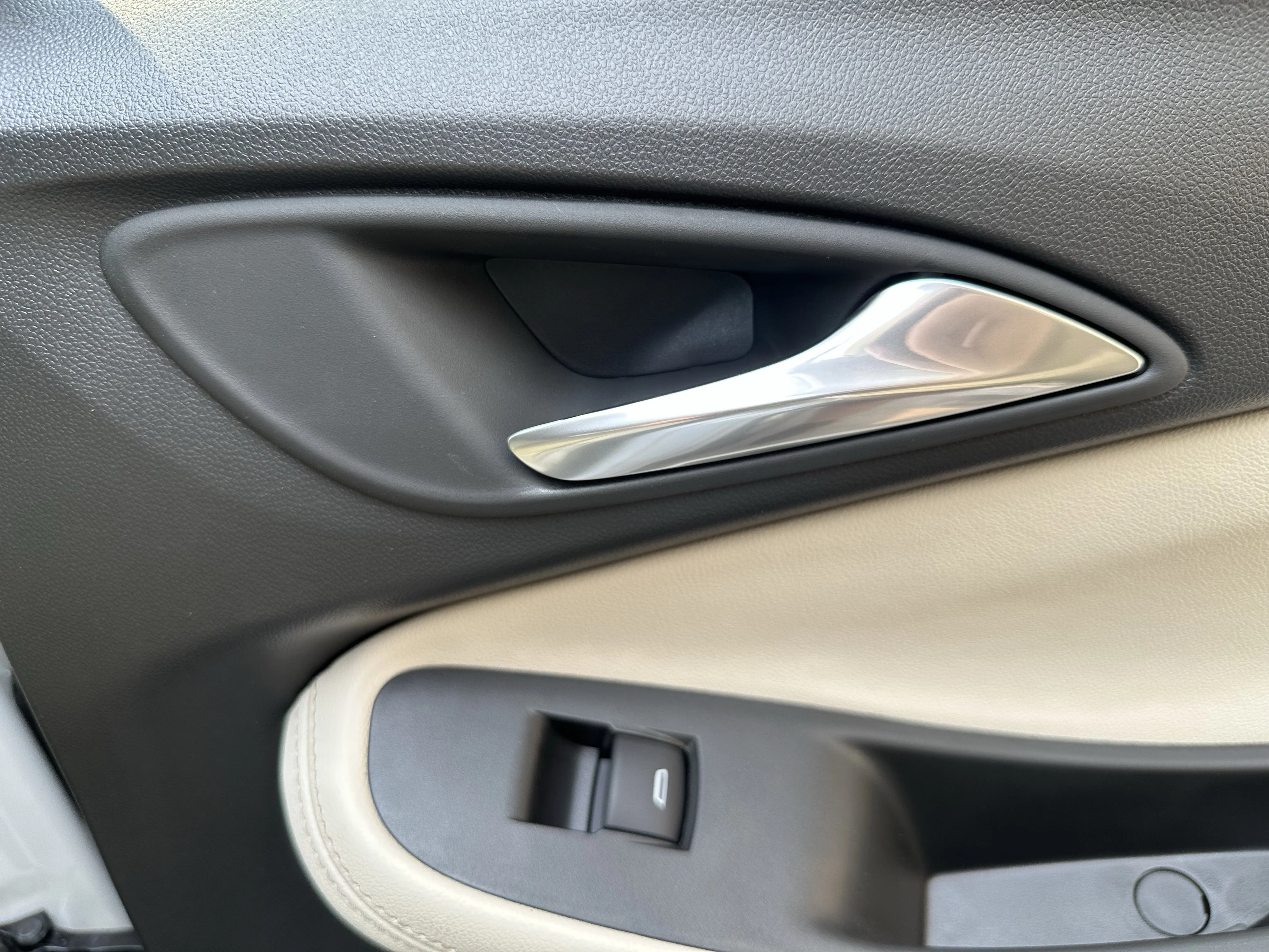 New 2026 White Frost Tricoat Buick Avenir image 21