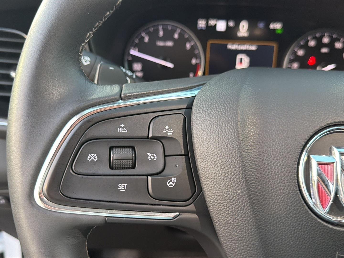 Used 2023 Summit White Buick Essence image 21