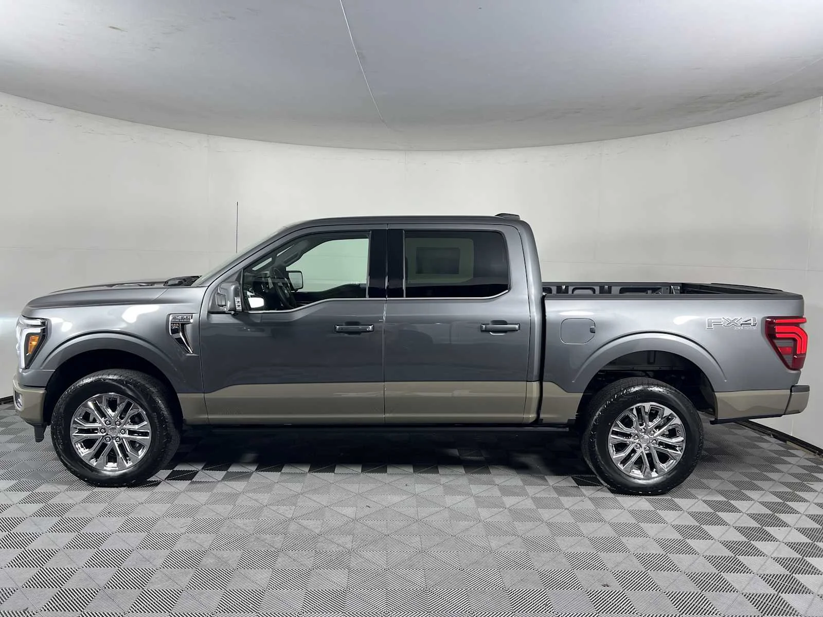 New 2026 Carbonized Gray/Marsh Gray Ford King Ranch image 4