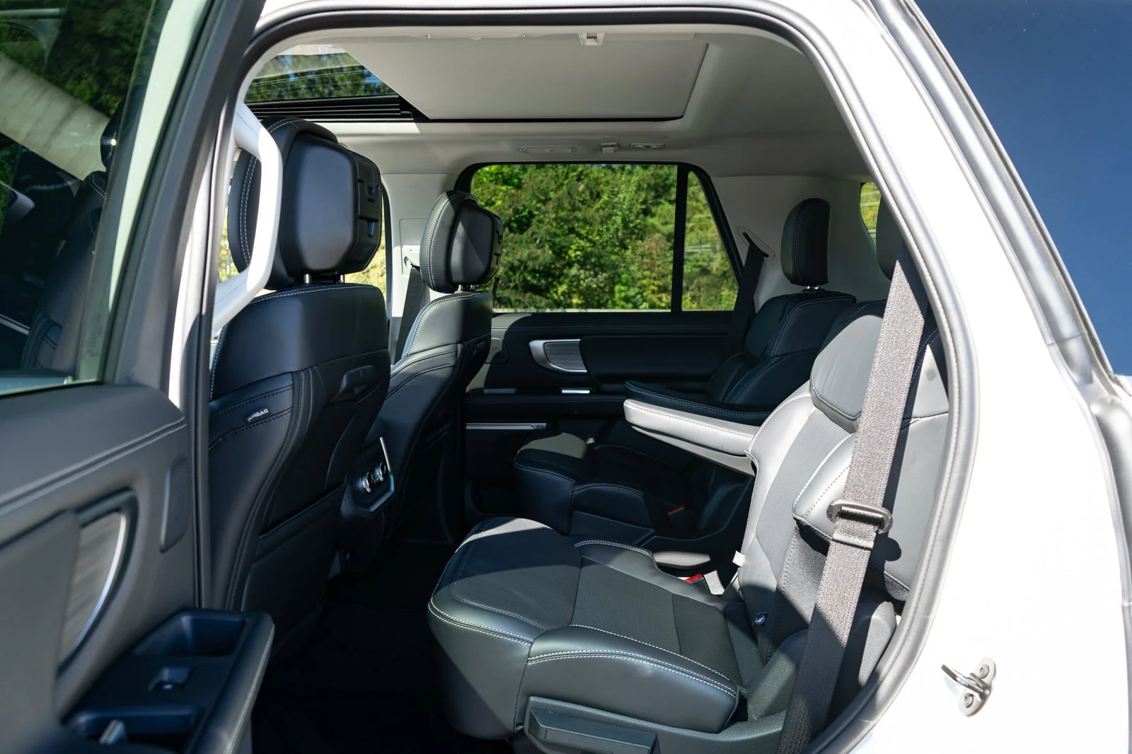 Used 2027 White Ford Platinum image 34