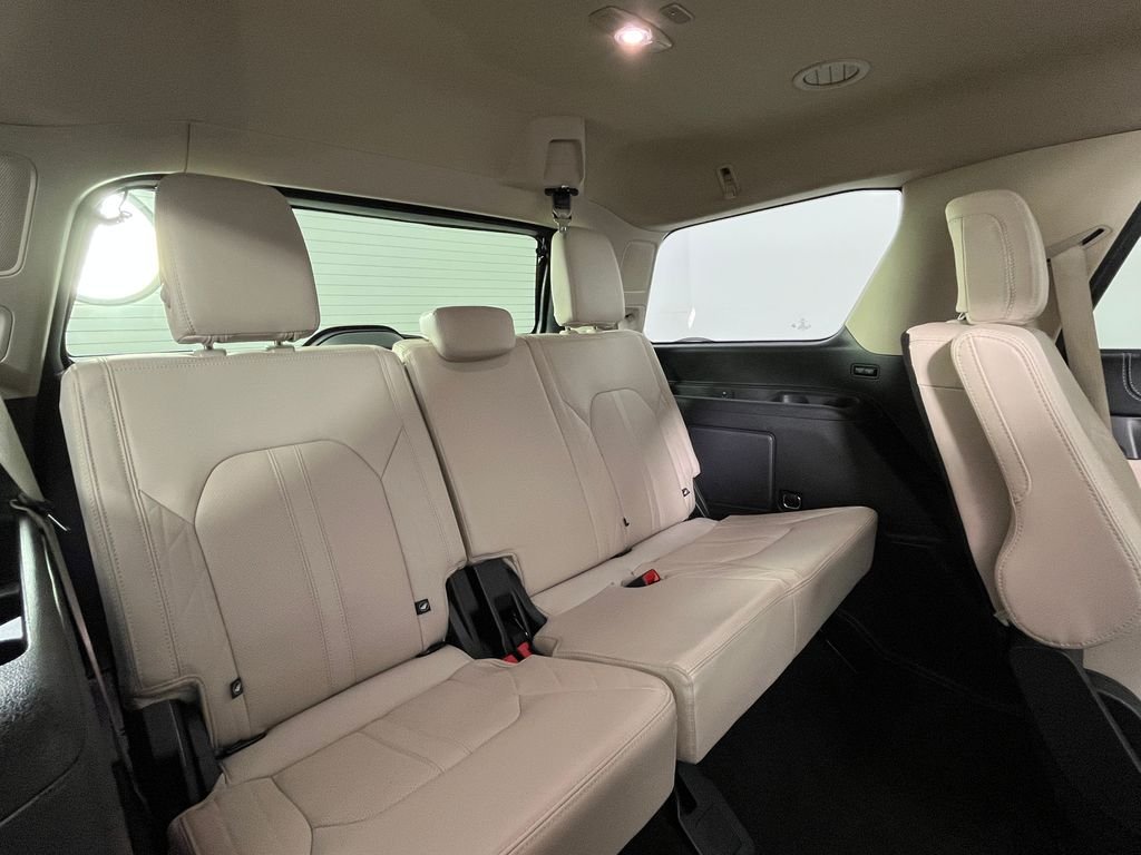 Used 2022 White Ford Platinum image 24