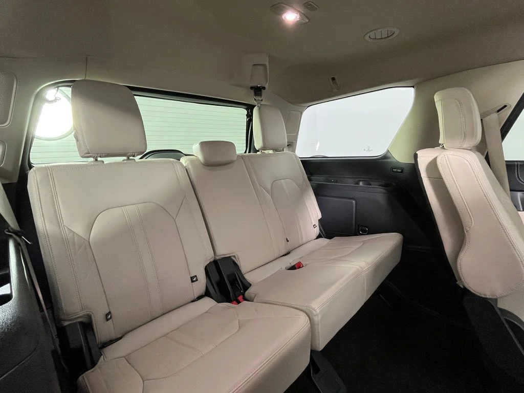 Used 2022 White Ford Platinum image 24