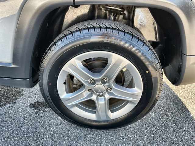 Used 2023 Gray Jeep Sport 4x4 image 19