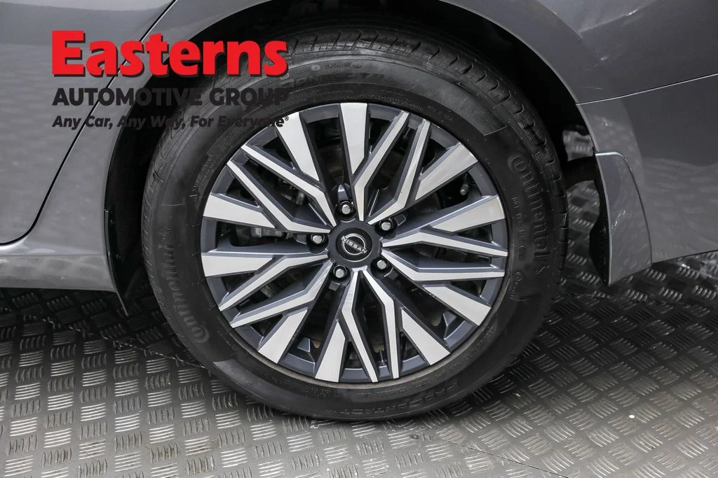 Used 2024 Gray Nissan 2.5 SV image 8