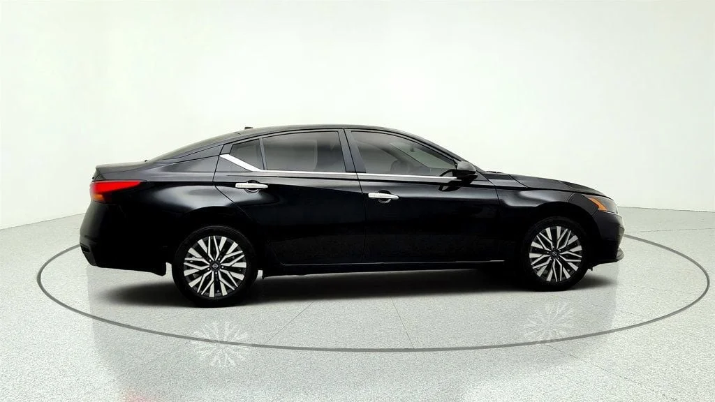 Used 2024 Super Black Nissan 2.5 SV AWD Sedan image 4