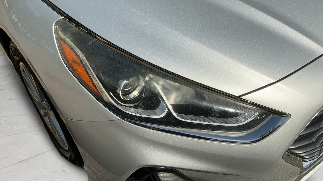 Used 2018 Silver Hyundai SE image 26